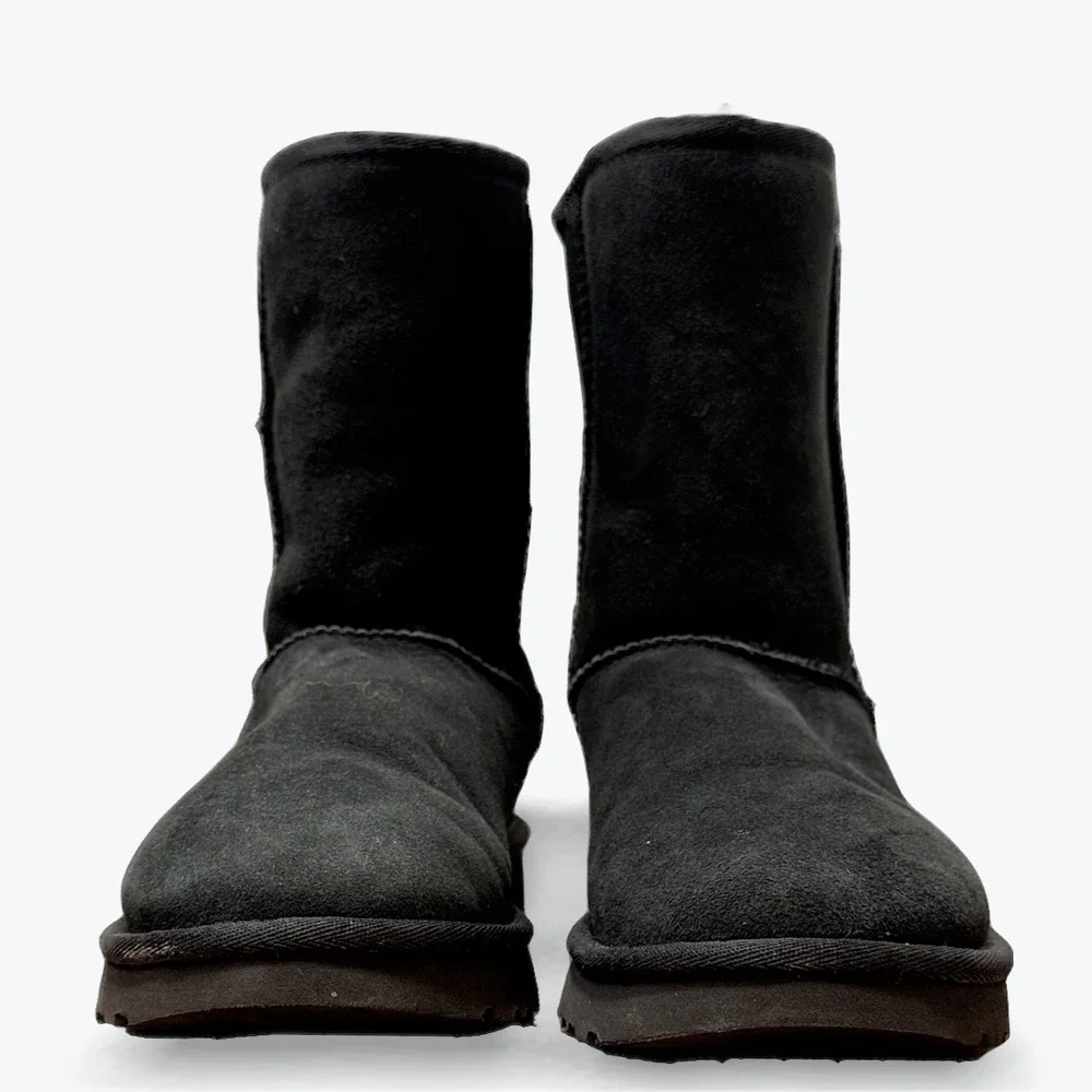 UGG Suede Sheepskin Boots Classic Short II Black Womens 8 Cozy Winter